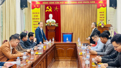 Làm việc với đoàn công tác Viện kinh tế Việt Nam và Thế giới