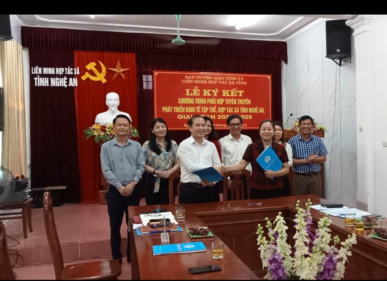 Lễ ký kết chương trình phối hợp tuyên truyền phát triển kinh tế tập thể, HTX tỉnh Nghệ An giữa Liên minh HTX và Ban Tuyên giáo Tỉnh ủy giai đoạn 2022 - 2025