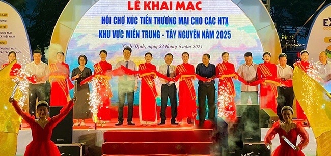 Khai mạc Hội chợ Xúc tiến thương mại cho các HTX khu vực miền Trung - Tây Nguyên