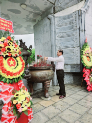 Liên minh HTX tỉnh dâng hương, dâng hoa tại Nghĩa trang Liệt sỹ quốc tế Việt Lào